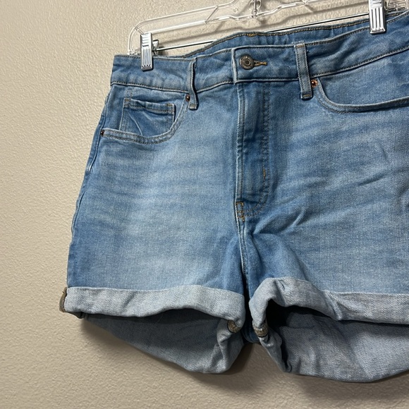 Old Navy High Rise OG Straight Shorts - Picture 3 of 10